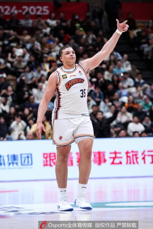 媒体人：上海与洛夫顿完成续约 后者下赛季年薪将突破七位数美元